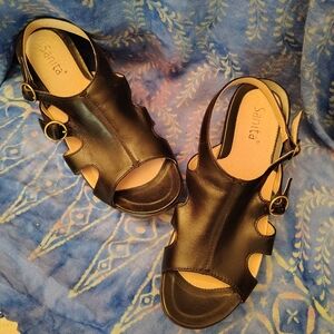 Sanita Black Strappy Sandal Clog -- Like New 8.5 / 39